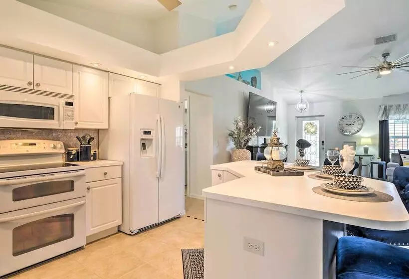 Chic Cape Coral Oasis W/ Pool: 5 Mi To Beach!