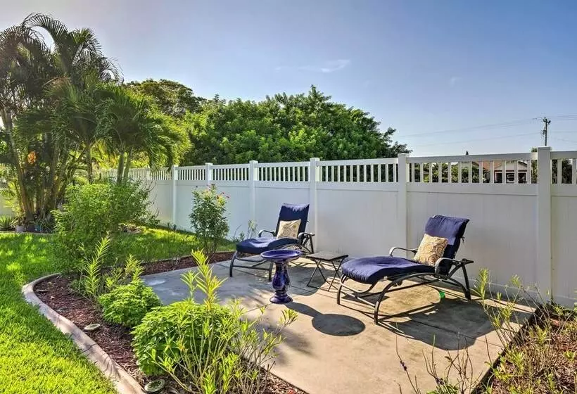 Chic Cape Coral Oasis W/ Pool: 5 Mi To Beach!