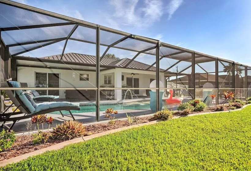 Chic Cape Coral Oasis W/ Pool: 5 Mi To Beach!