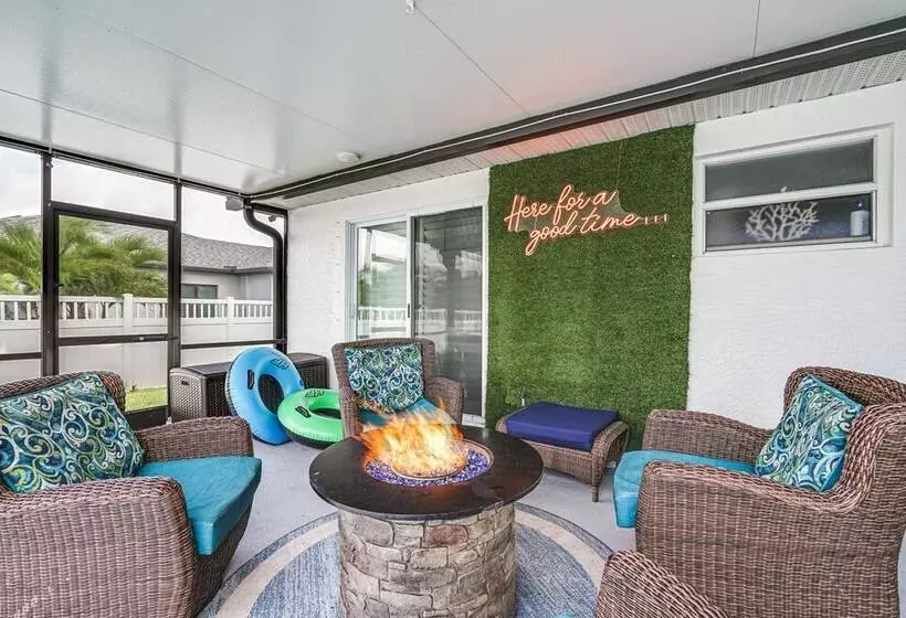 Chic Cape Coral Oasis W/ Pool: 5 Mi To Beach!