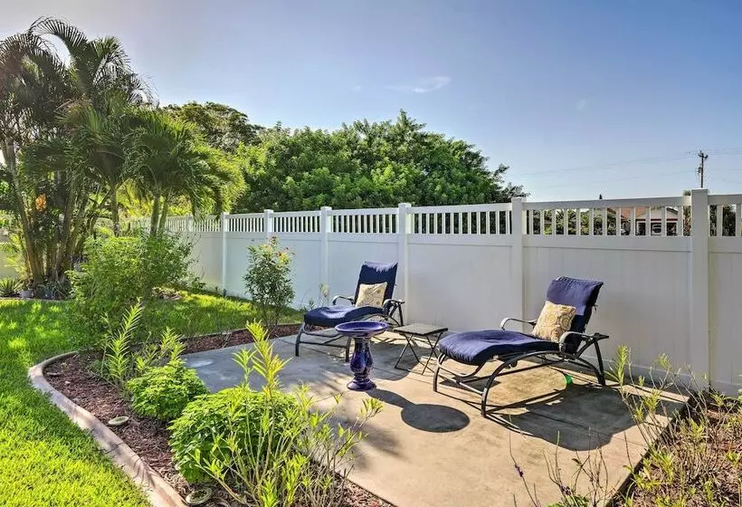 Chic Cape Coral Oasis W/ Pool: 5 Mi To Beach!