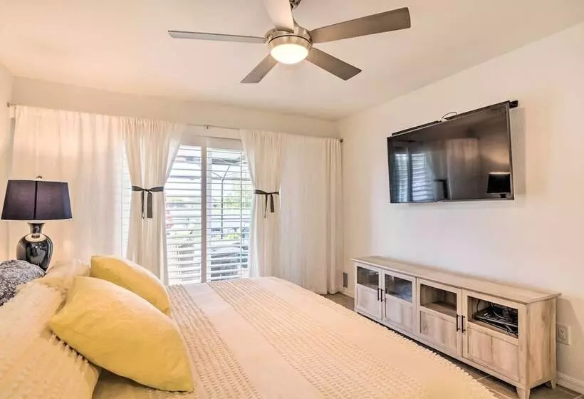 Chic Cape Coral Oasis W/ Pool: 5 Mi To Beach!