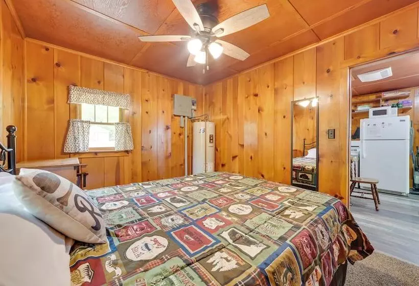 Cozy Carp Lake Cottage W/ Dock, Kayaks & Fire Pit