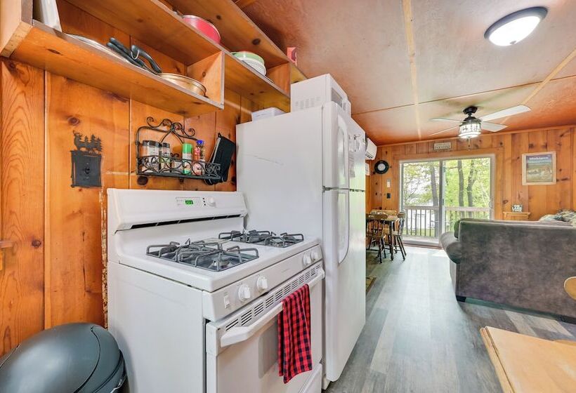 Cozy Carp Lake Cottage W/ Dock, Kayaks & Fire Pit