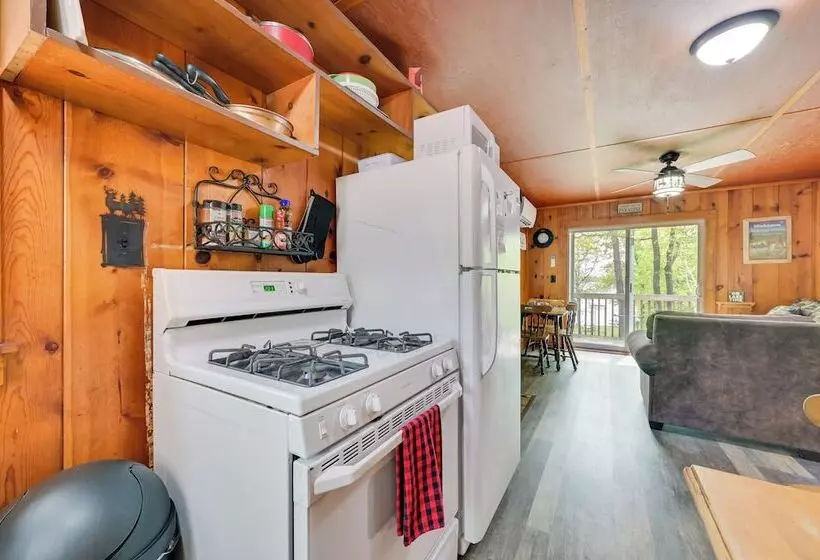 Cozy Carp Lake Cottage W/ Dock, Kayaks & Fire Pit