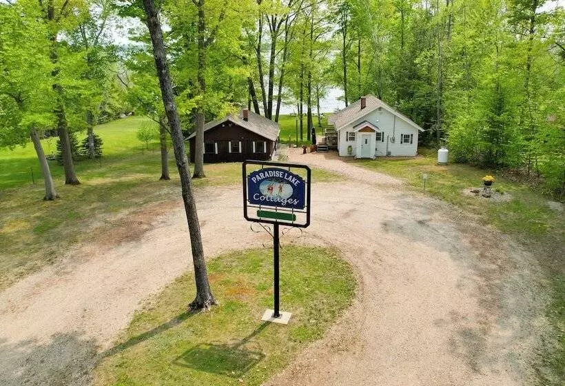 Cozy Carp Lake Cottage W/ Dock, Kayaks & Fire Pit
