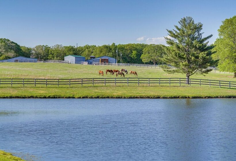 Cozy Columbia Cabin W/ Shared Lake Dock!