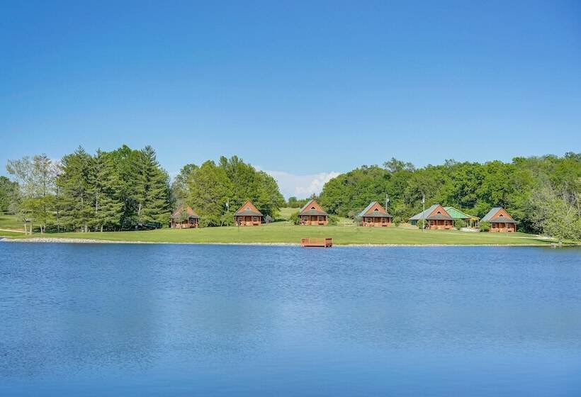 Cozy Columbia Cabin W/ Shared Lake Dock!