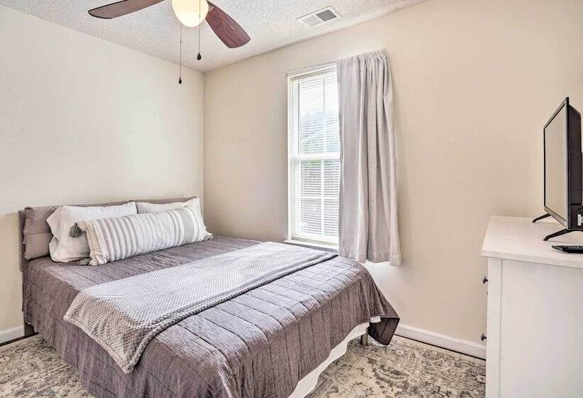 Cozy Home W/ Yard ~ 9 Mi To Dtwn Charleston!