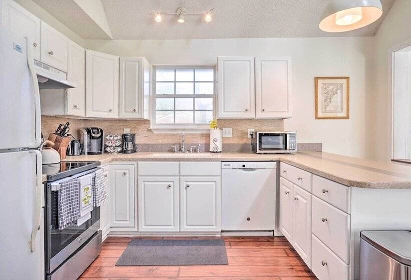 Cozy Home W/ Yard ~ 9 Mi To Dtwn Charleston!