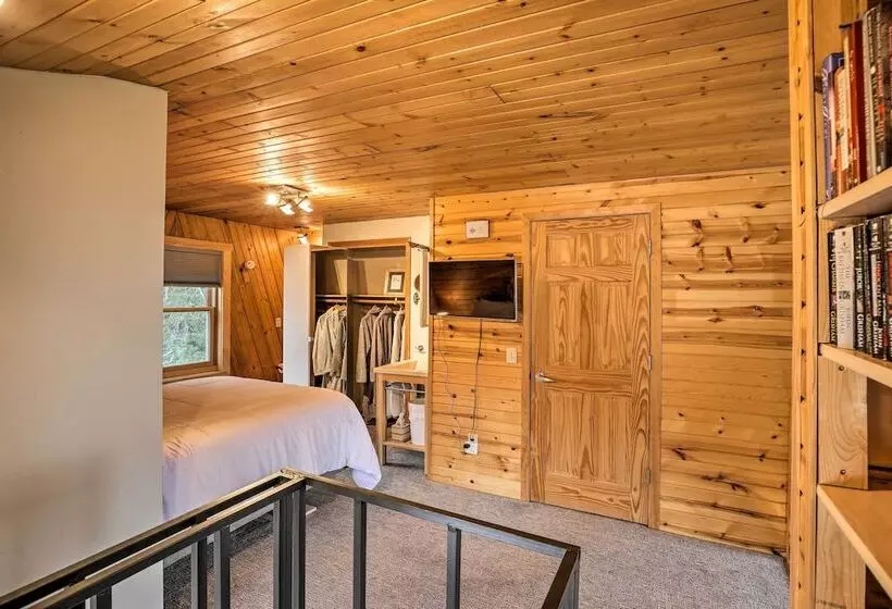 Crofton Cabin W/ Tiki Hut & Water Views!