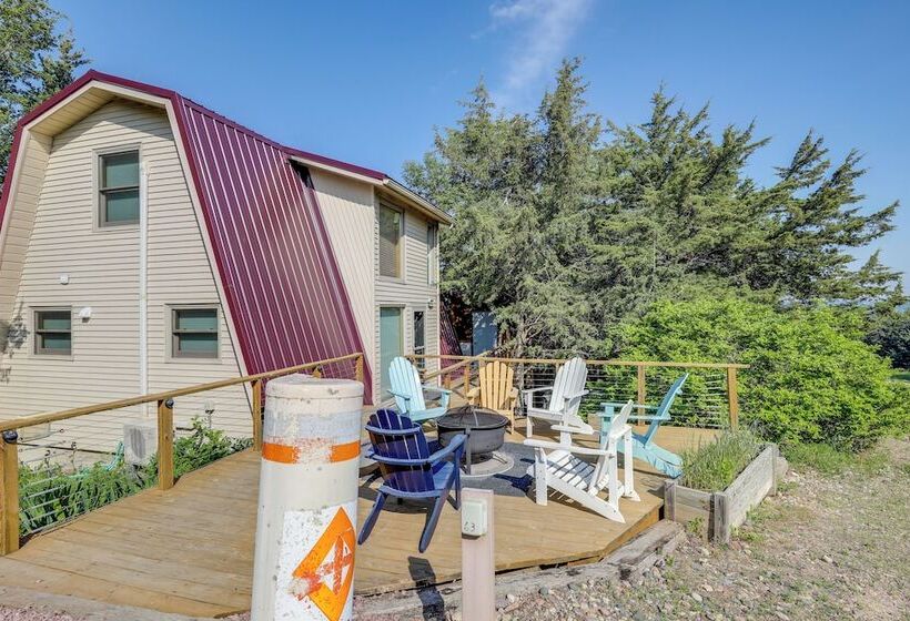 Crofton Cabin W/ Tiki Hut & Water Views!