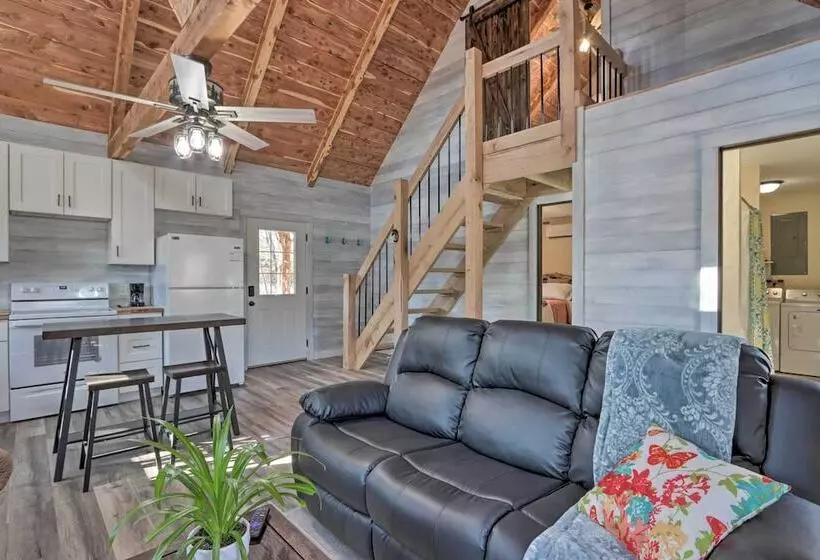 El Dorado Springs Cabin: Near Trails & Parks!