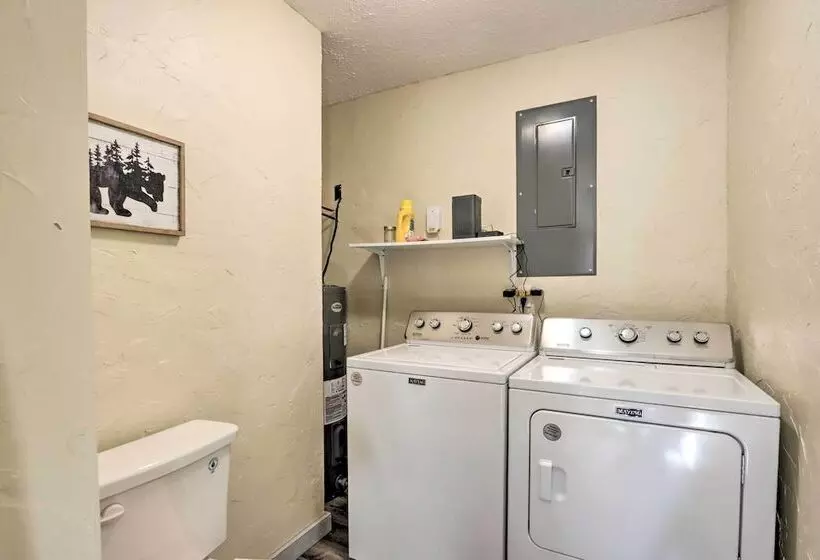 El Dorado Springs Cabin: Near Trails & Parks!