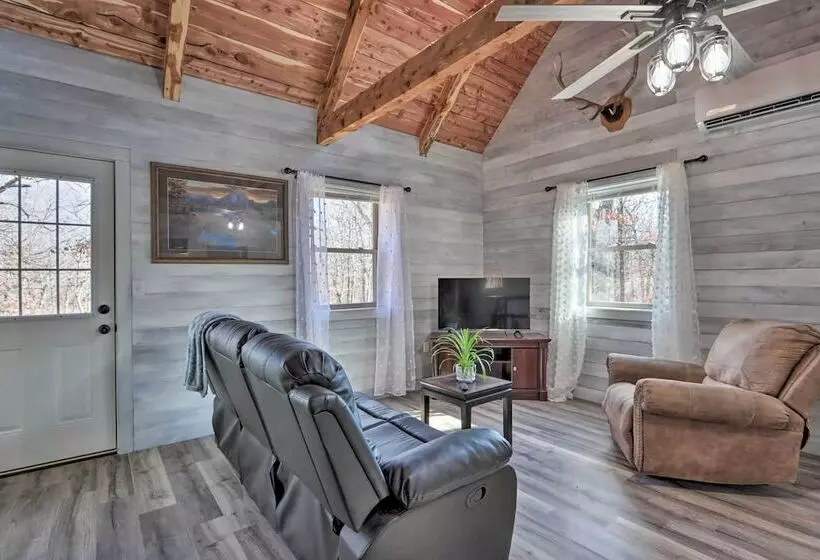 El Dorado Springs Cabin: Near Trails & Parks!