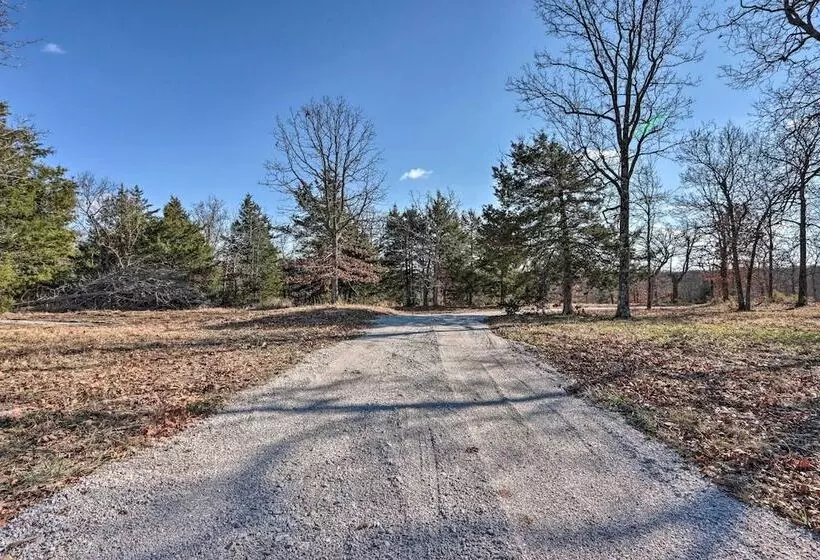 El Dorado Springs Cabin: Near Trails & Parks!