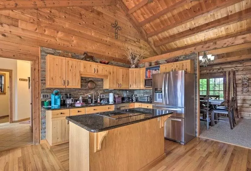 Family Retreat W/ Deck Near Appalachian Trail!