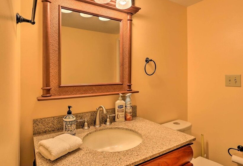 Family Retreat W/ Deck Near Appalachian Trail!