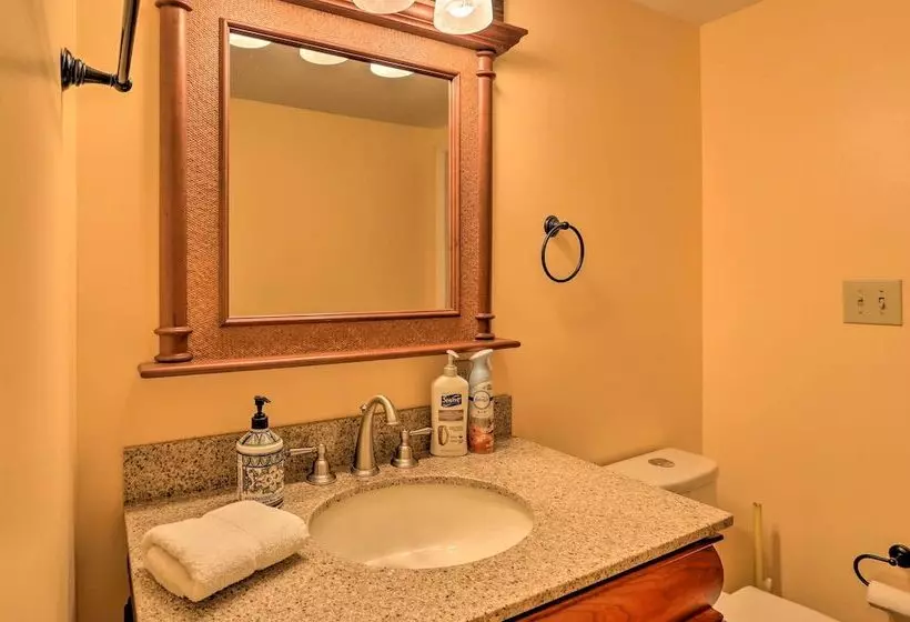 Family Retreat W/ Deck Near Appalachian Trail!