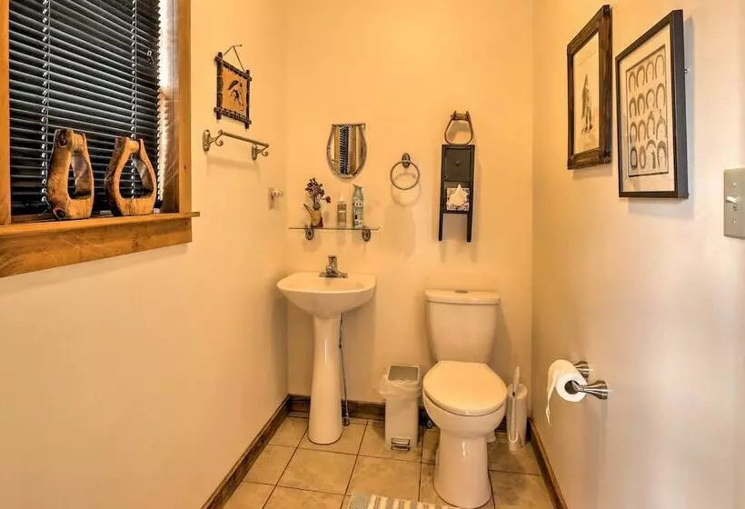 Family Retreat W/ Deck Near Appalachian Trail!