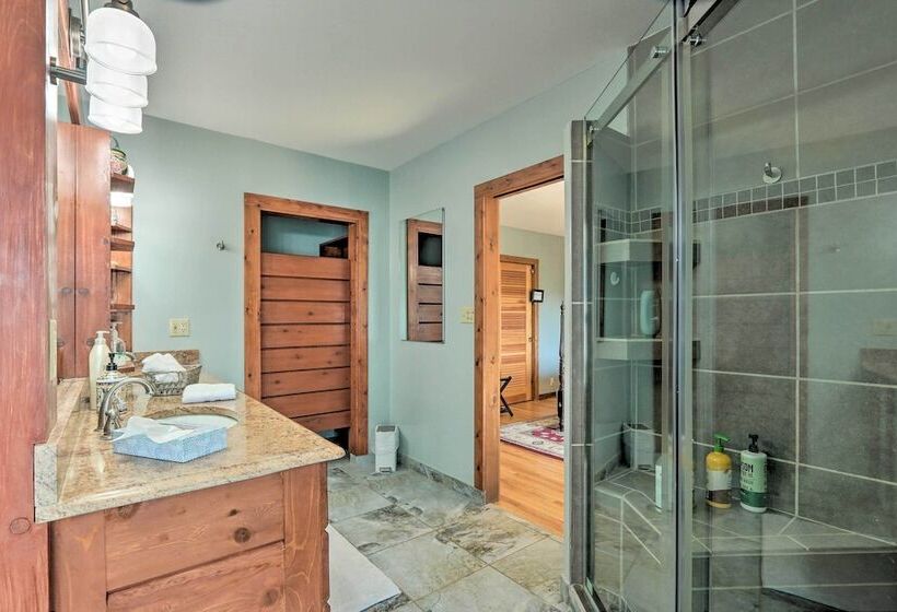 Family Retreat W/ Deck Near Appalachian Trail!