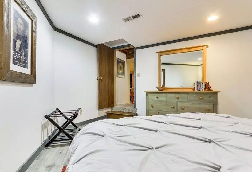 Family Retreat W/ Deck Near Appalachian Trail!