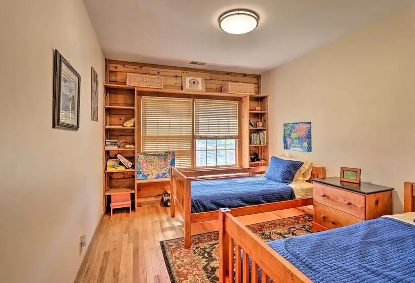 Family Retreat W/ Deck Near Appalachian Trail!