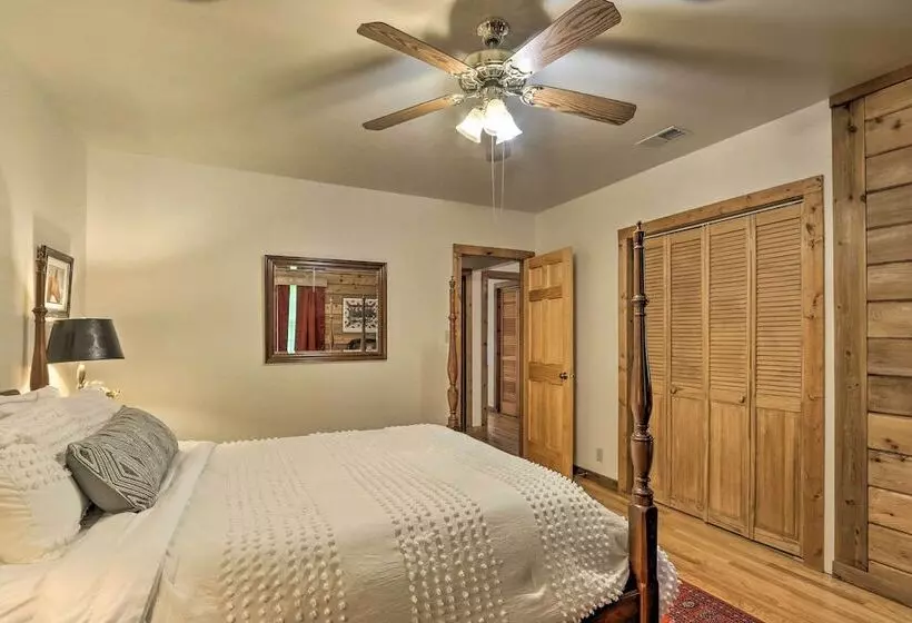 Family Retreat W/ Deck Near Appalachian Trail!