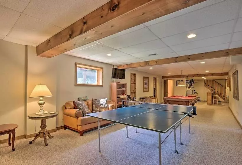 Family Retreat W/ Deck Near Appalachian Trail!