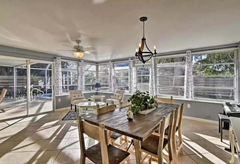 Florida Home 3 Mi To Siesta Key, Walk To Gulf Gate