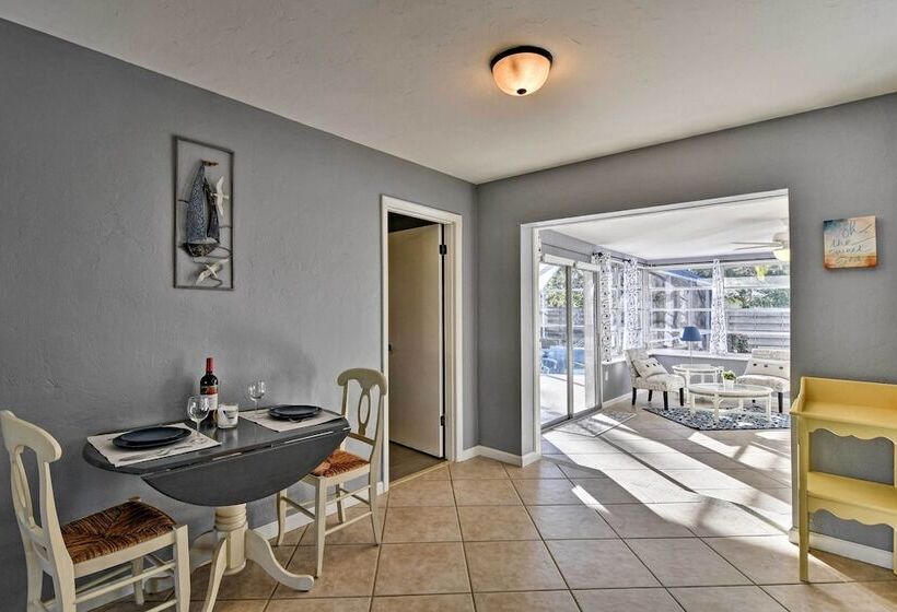 Florida Home 3 Mi To Siesta Key, Walk To Gulf Gate