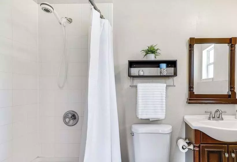 Fort Myers Bungalow   12 Miles To The Beach!