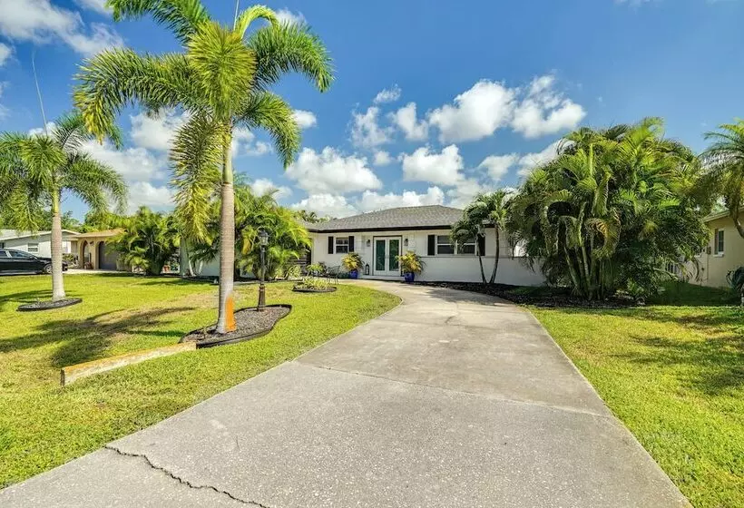 Fort Myers Bungalow   12 Miles To The Beach!