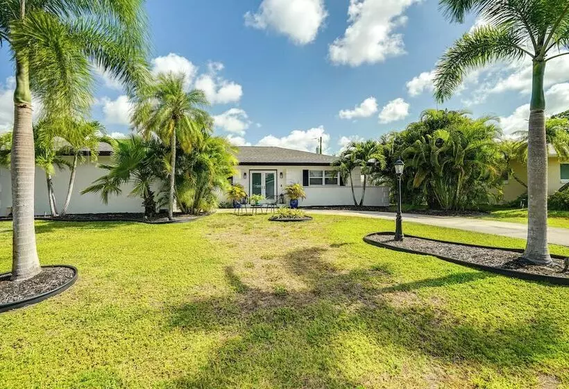 Fort Myers Bungalow   12 Miles To The Beach!