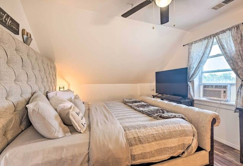 Hilltop Hideaway Branson Home W/ Trampoline!