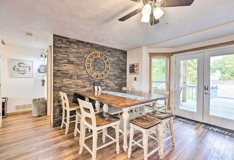 Hilltop Hideaway  Branson Home W/ Trampoline!