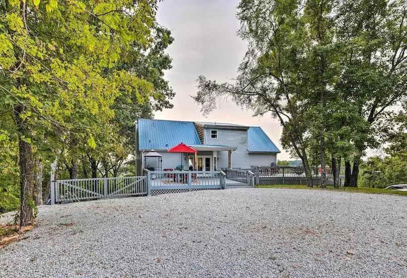 Hilltop Hideaway  Branson Home W/ Trampoline!