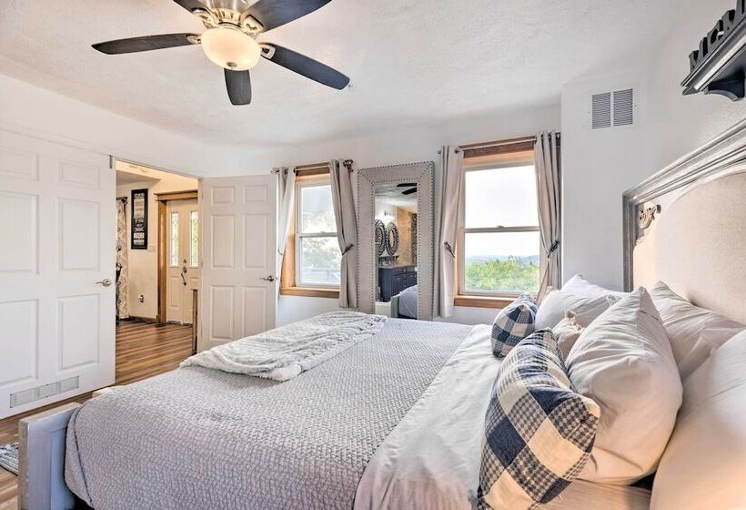 Hilltop Hideaway Branson Home W/ Trampoline!