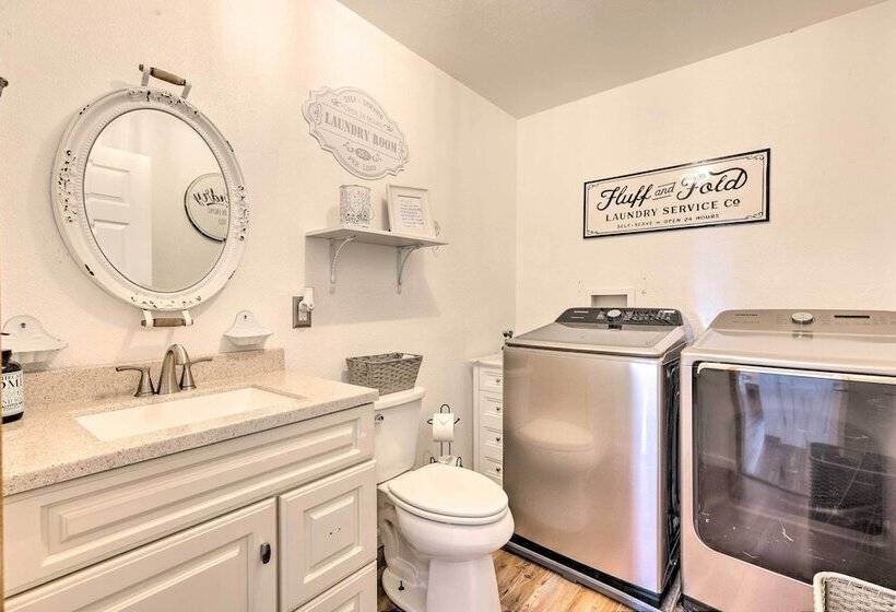 Hilltop Hideaway Branson Home W/ Trampoline!