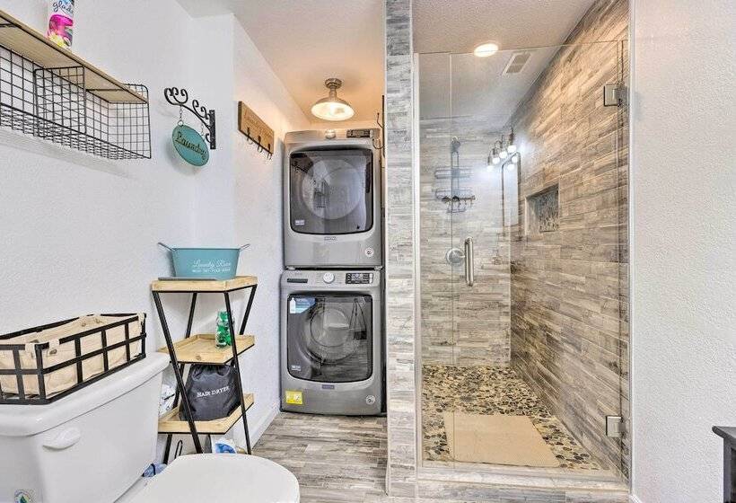 Hilltop Hideaway Branson Home W/ Trampoline!