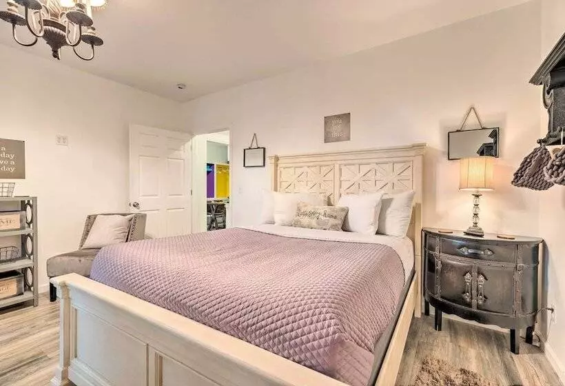 Hilltop Hideaway  Branson Home W/ Trampoline!