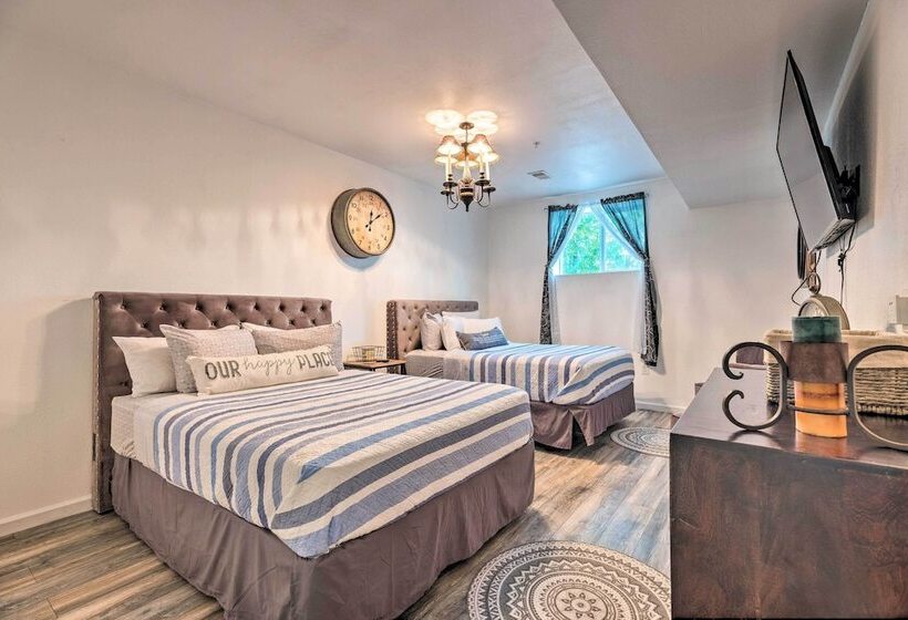 Hilltop Hideaway Branson Home W/ Trampoline!