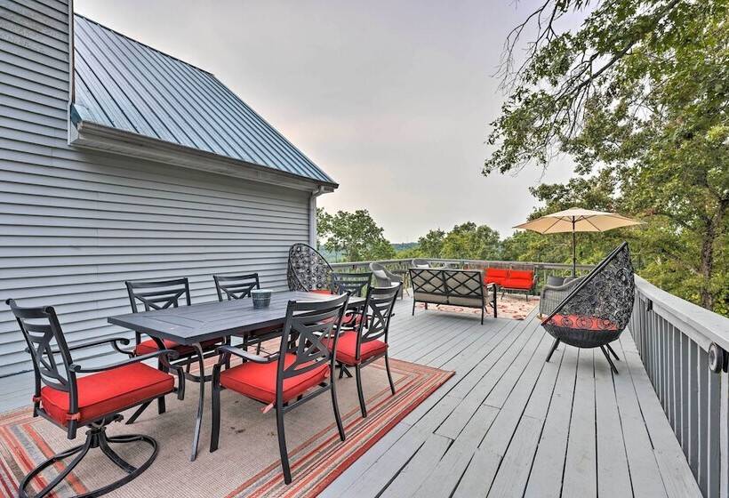Hilltop Hideaway Branson Home W/ Trampoline!