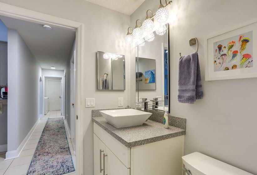 Inviting Jensen Beach Home W/ Screened In Patio!