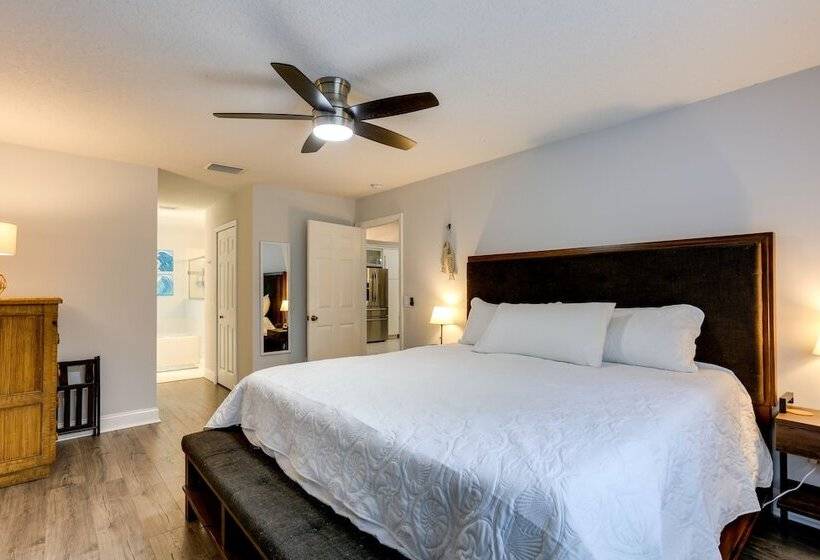 Inviting Jensen Beach Home W/ Screened In Patio!