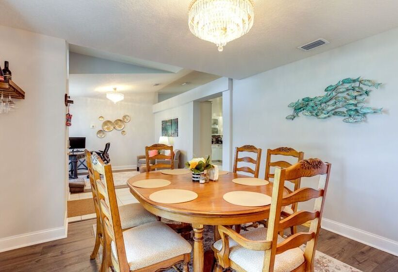 Inviting Jensen Beach Home W/ Screened In Patio!