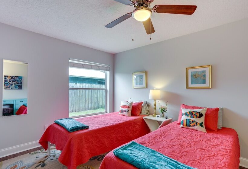 Inviting Jensen Beach Home W/ Screened In Patio!