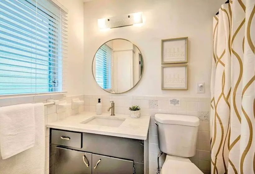 Waterfront Lake Dora Escape W/ Private Dock & Slip