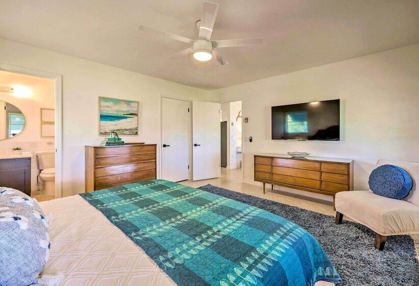 Waterfront Lake Dora Escape W/ Private Dock & Slip