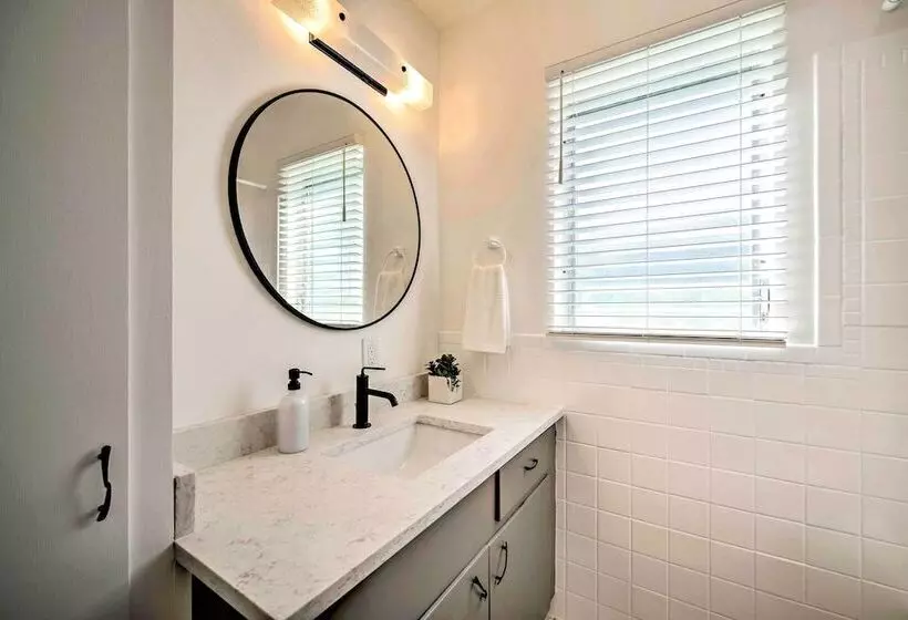 Waterfront Lake Dora Escape W/ Private Dock & Slip